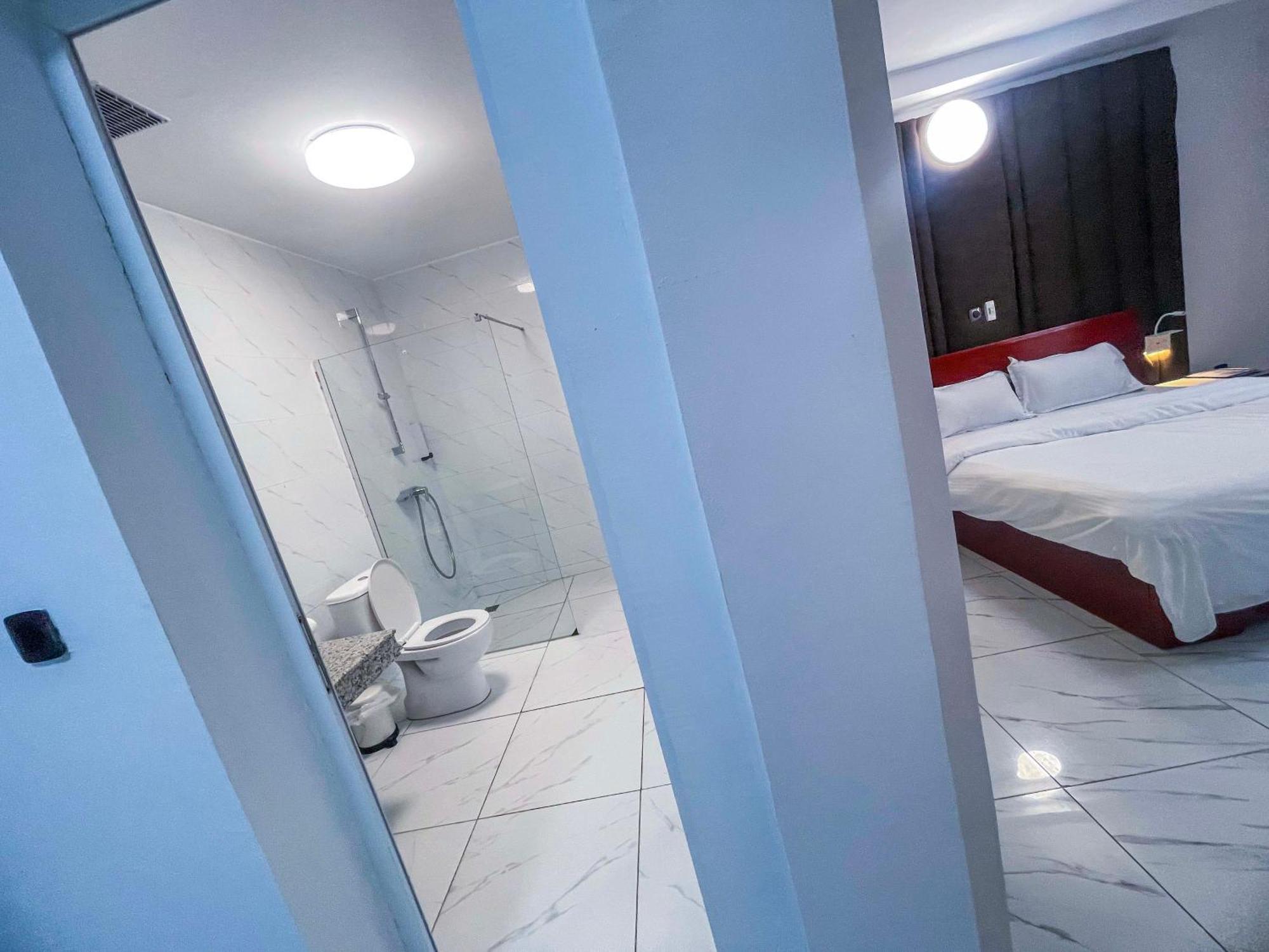 Hotel Le Vaisseau Abidjan Exteriör bild
