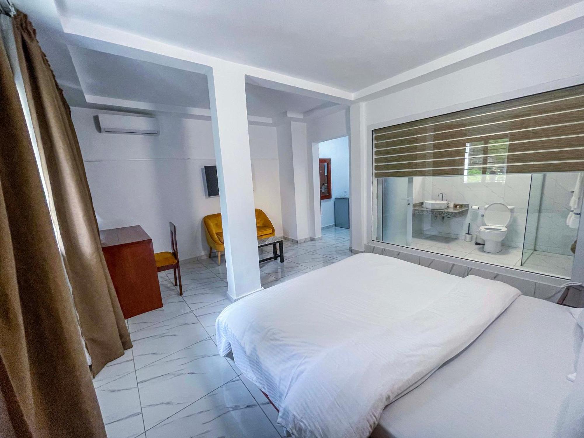Hotel Le Vaisseau Abidjan Exteriör bild