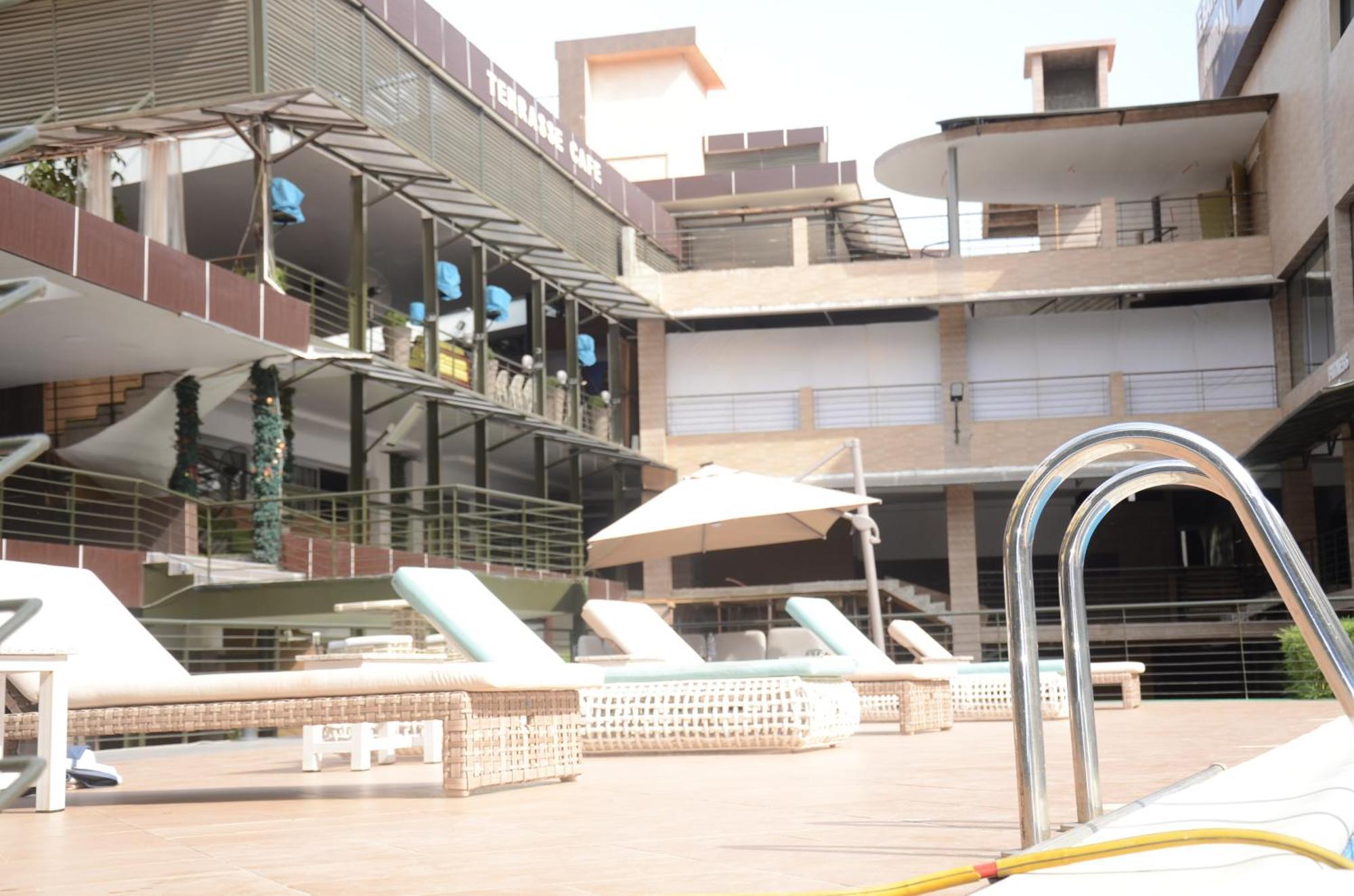 Hotel Le Vaisseau Abidjan Exteriör bild