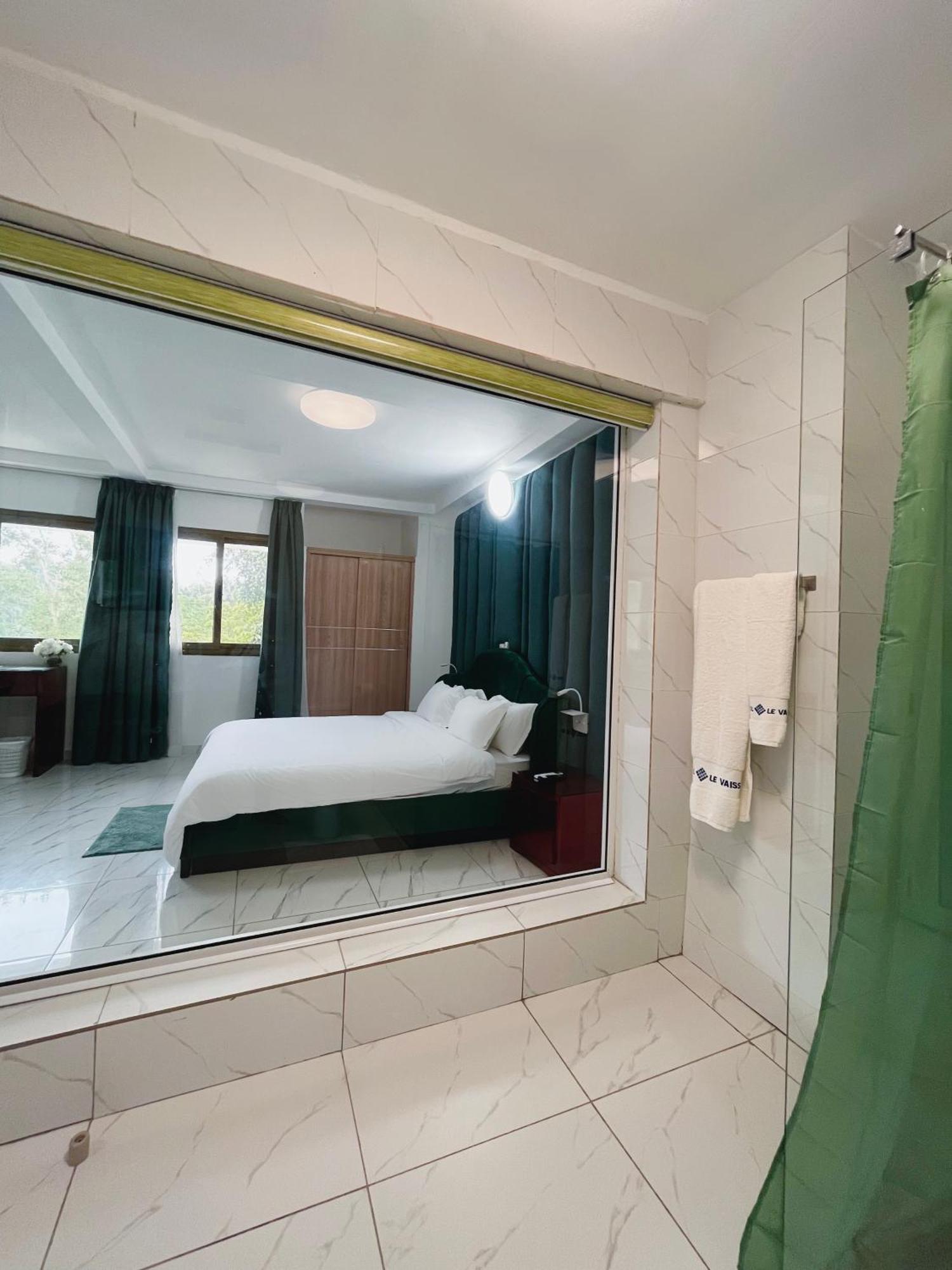 Hotel Le Vaisseau Abidjan Exteriör bild