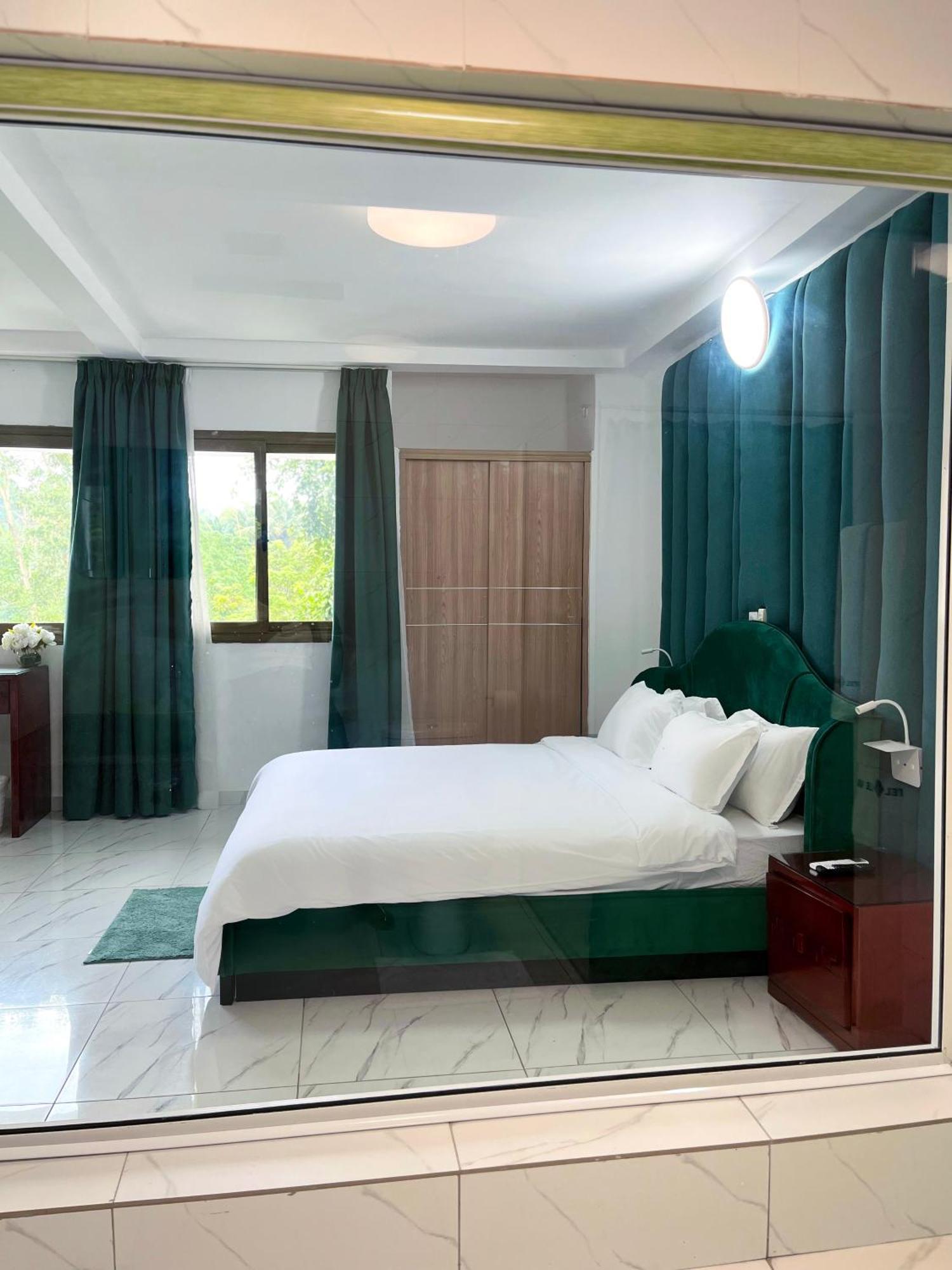 Hotel Le Vaisseau Abidjan Exteriör bild
